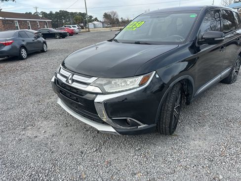 Used 2018 Mitsubishi Outlander SE image 3