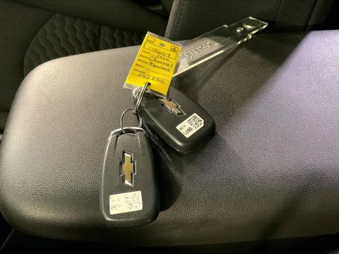 Used 2020 Chevrolet Equinox LT w/ Driver Convenience Package image 12