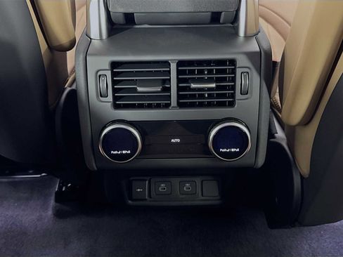 New 2026 Land Rover Discovery Limited Edition image 25