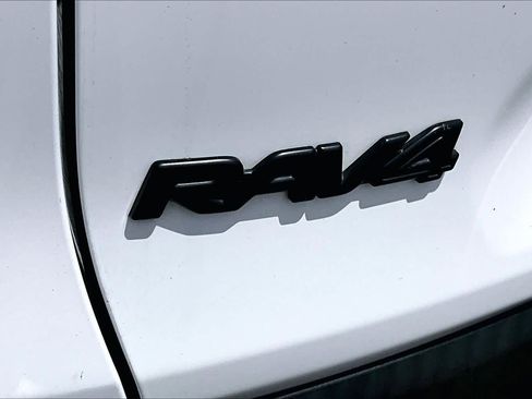 Certified 2020 Toyota RAV4 XLE w/ Convenience Package FWD image 30