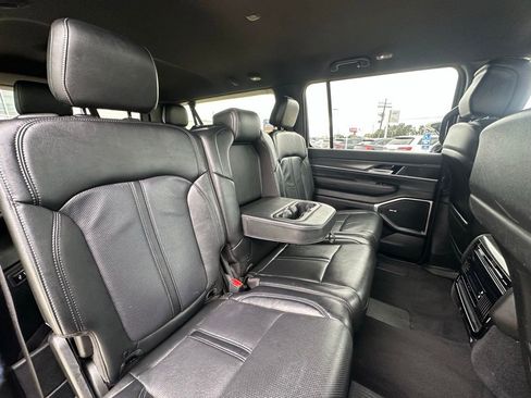 Used 2023 Jeep Wagoneer L Series II image 27