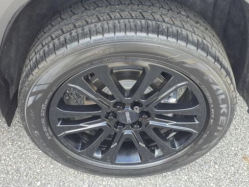 Used 2023 GMC Acadia SLE w/ Driver Convenience Package FWD image 31