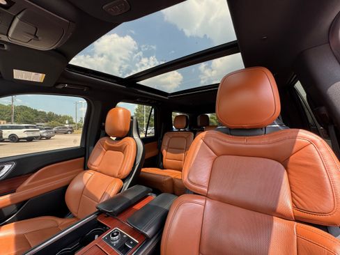 Used 2021 Lincoln Navigator Reserve RWD image 12