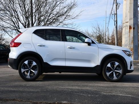 Certified 2025 Volvo XC40 B5 Plus image 8