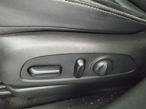 Used 2020 Buick Encore GX Essence image 7