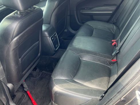 Used 2015 Chrysler 300 Limited RWD image 8