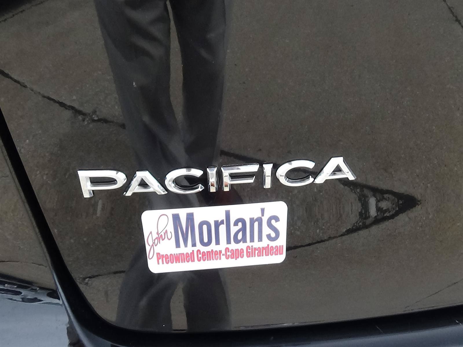Certified 2024 Chrysler Pacifica Touring-L FWD image 9