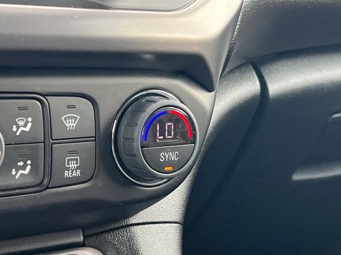 Used 2023 GMC Acadia AT4 w/ Technology Package image 30