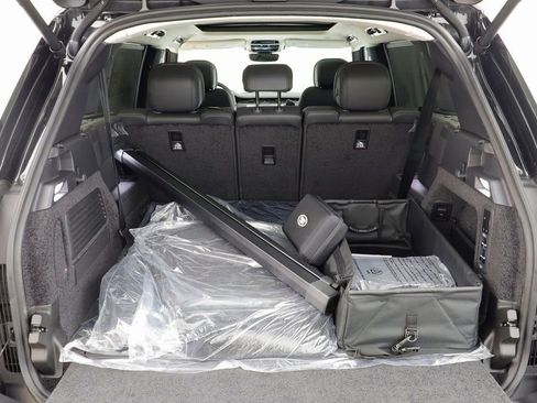New 2025 Land Rover Range Rover Long Wheelbase SE AWD/4WD image 19