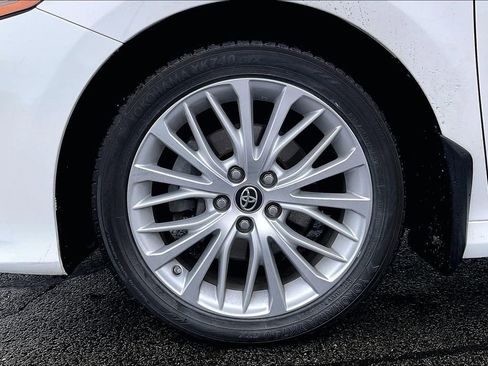 Used 2018 Toyota Camry XLE image 10