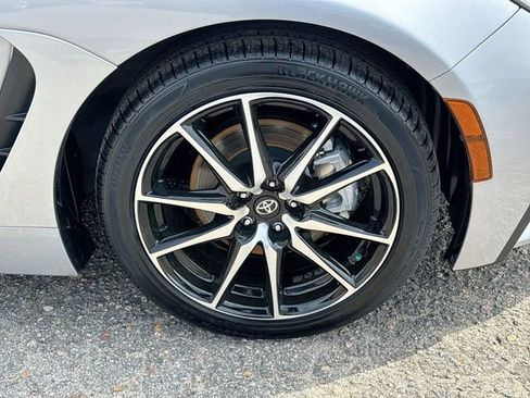 Used 2024 Toyota GR86 Premium image 12