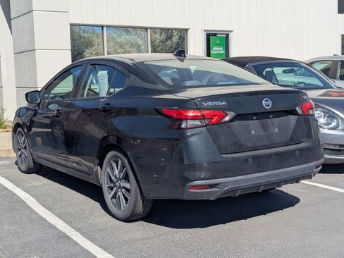 Used 2021 Nissan Versa SV image 4