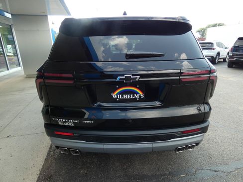 New 2026 Chevrolet Traverse LT w/ Sun and Wheel Package AWD/4WD image 4