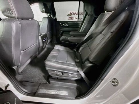 Used 2022 Chevrolet Suburban RST w/ Luxury Package AWD/4WD image 28