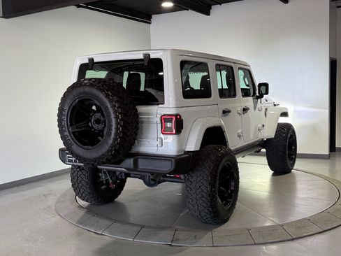 Used 2025 Jeep Wrangler Sport AWD/4WD image 16