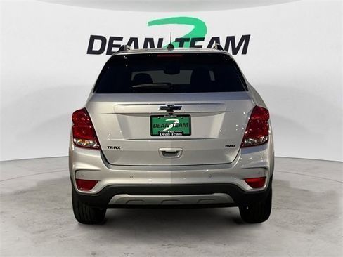 Used 2020 Chevrolet Trax LT w/ Sun & Sound Package image 7