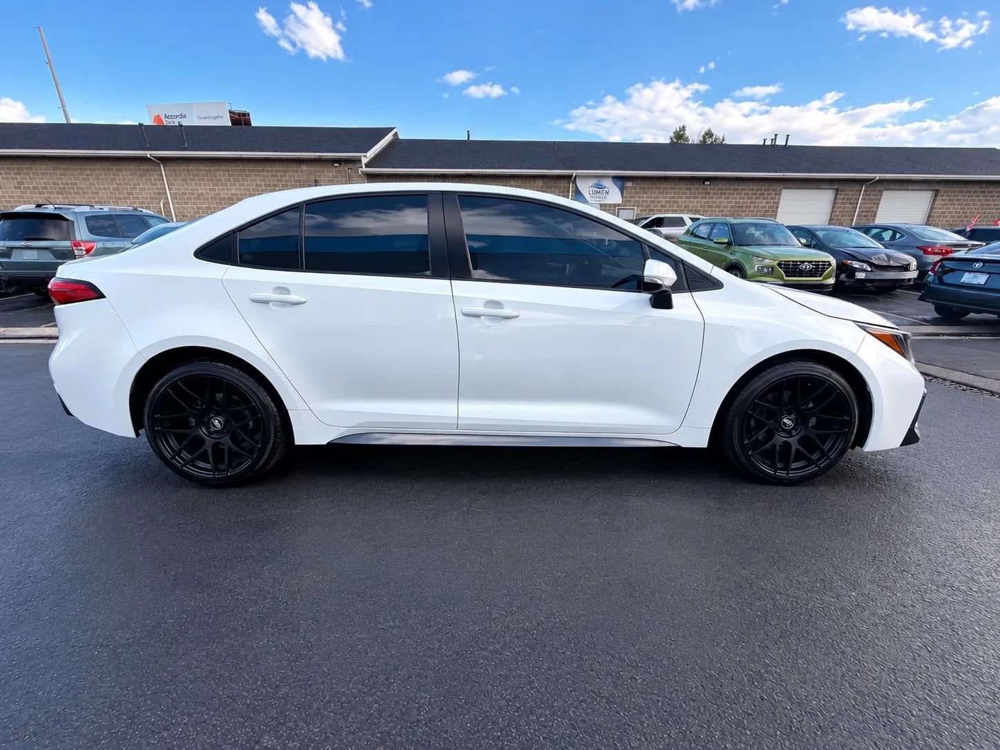 Used 2022 Toyota Corolla SE w/ SE Premium Package FWD image 4