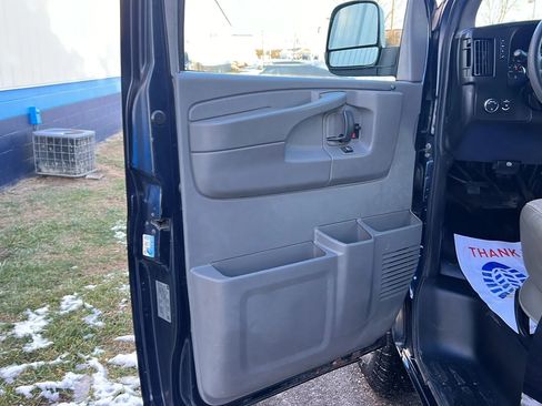 Used 2013 GMC Savana 2500 w/ Power Package image 8