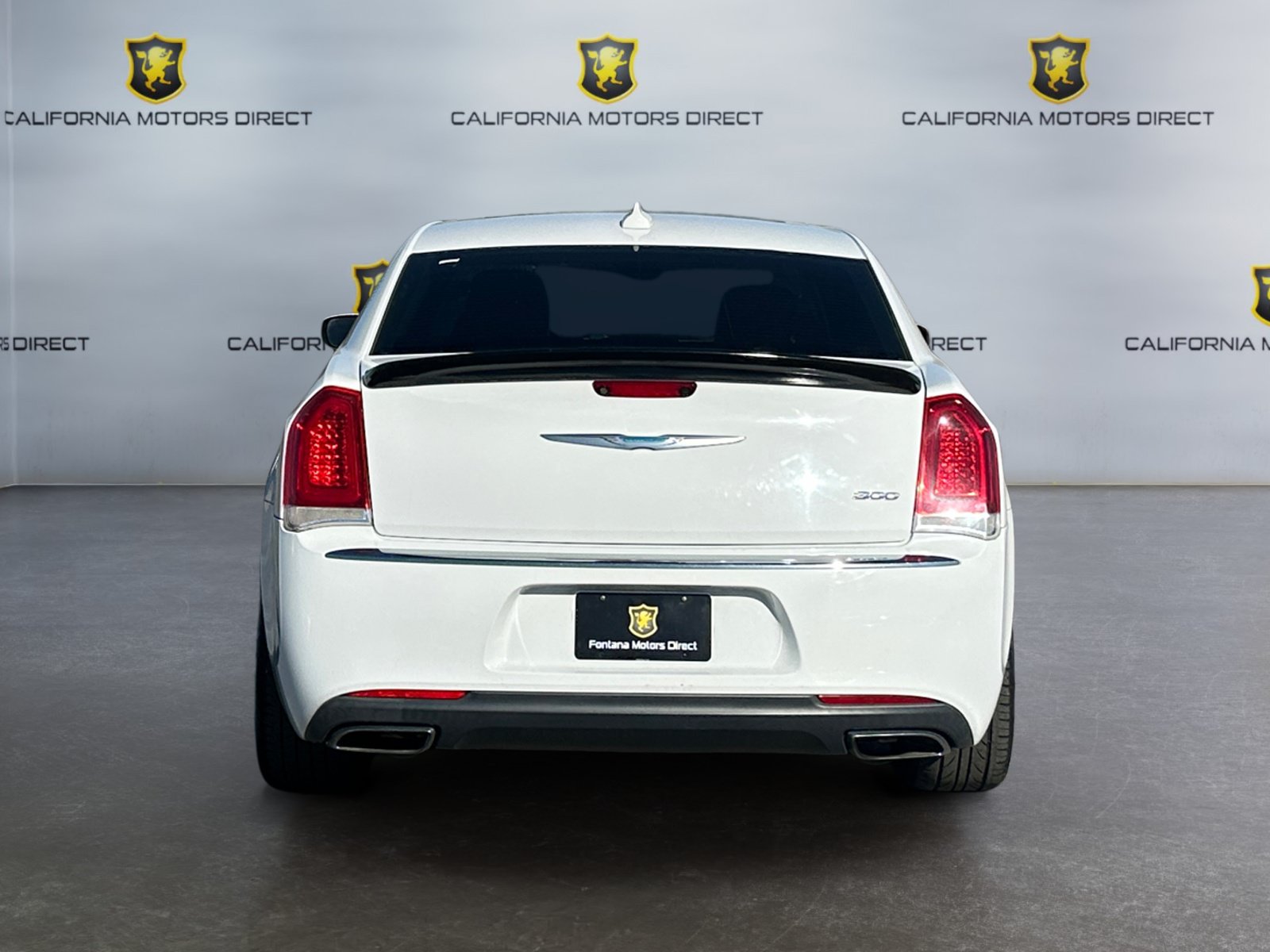 Used 2017 Chrysler 300 Limited w/ Value Package RWD image 4