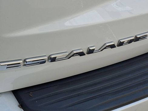 Used 2023 Cadillac Escalade ESV Premium Luxury w/ Performance Package AWD/4WD image 30