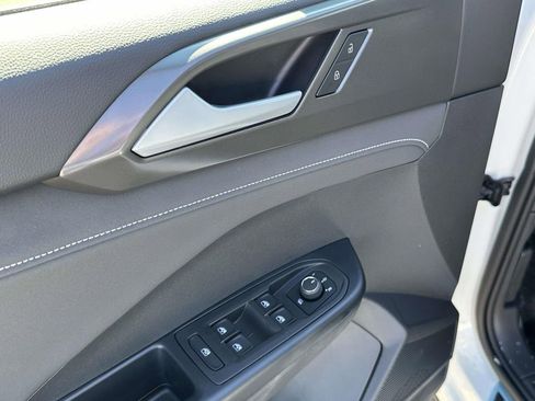 New 2025 Volkswagen Taos SE AWD/4WD image 14