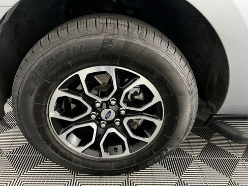 Used 2024 Ford Expedition XLT image 13