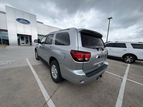 Used 2022 Toyota Sequoia SR5 AWD/4WD image 27