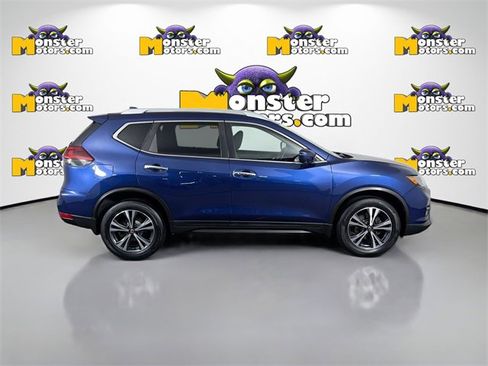 Used 2020 Nissan Rogue SV image 4