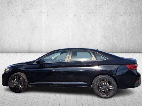 Used 2023 Volkswagen Jetta SE w/ Panoramic Sunroof Package image 8