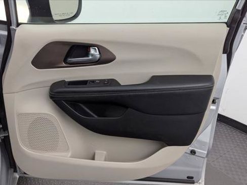 Used 2023 Chrysler Voyager LX FWD image 22