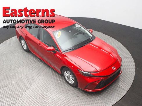 Used 2025 Toyota Camry LE image 3