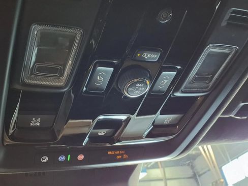Used 2025 Cadillac Escalade V AWD/4WD image 23