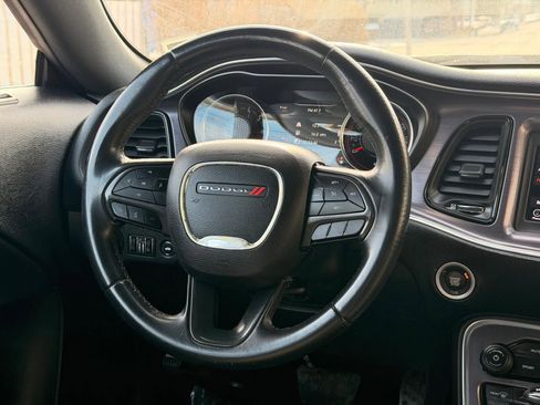 Used 2018 Dodge Challenger SXT image 30