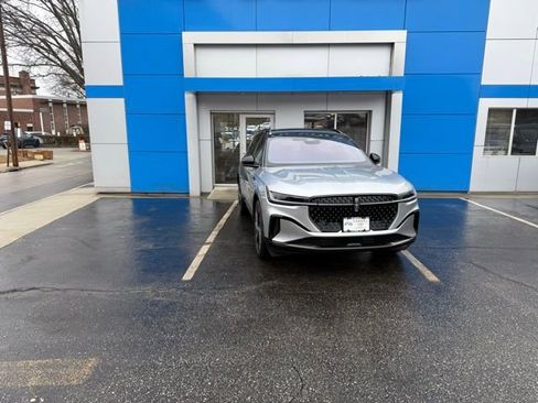 Used 2025 Lincoln Nautilus Reserve w/ Jet Appearance Package image 3