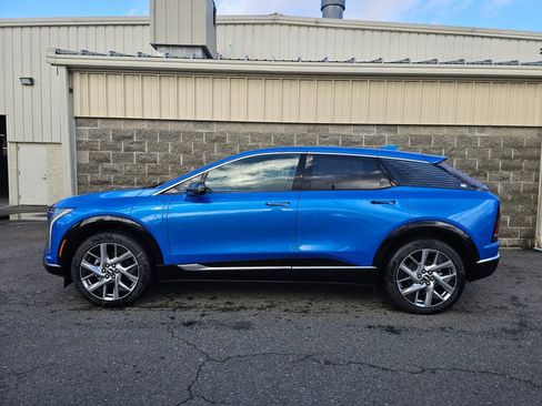 New 2026 Cadillac Optiq Luxury 2 image 3