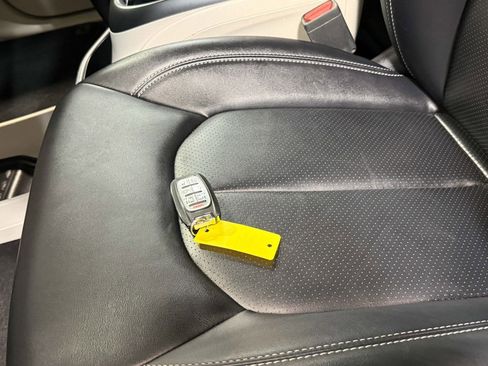 Used 2024 Chrysler Pacifica Touring-L image 20