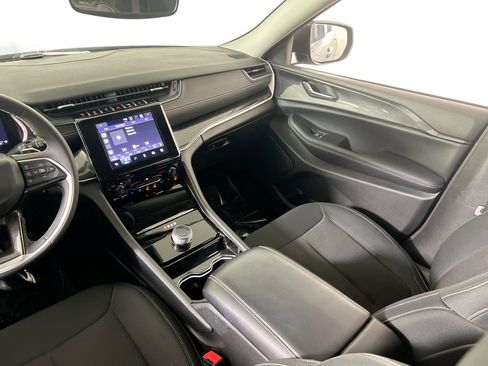 Used 2023 Jeep Grand Cherokee Laredo image 21