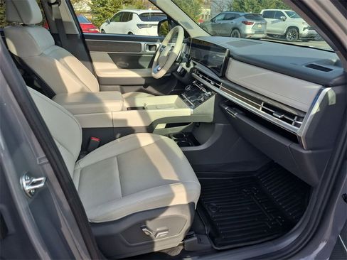 Used 2024 Hyundai Santa Fe Limited image 33