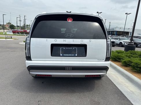 New 2026 Hyundai Ioniq 9 S image 10
