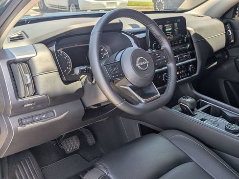 Used 2023 Nissan Pathfinder SL AWD/4WD image 33