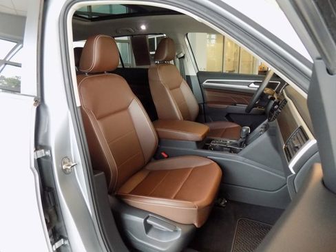 Used 2023 Volkswagen Atlas SE w/ Panoramic Sunroof Package image 31