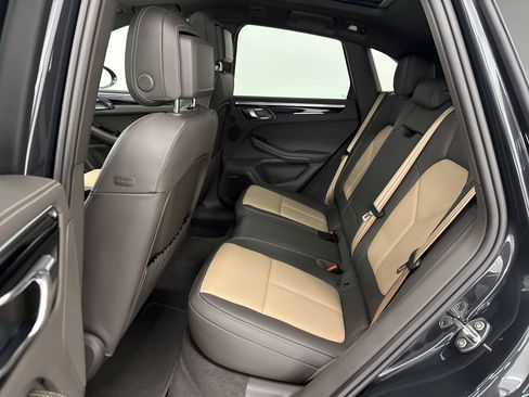 Used 2025 Porsche Macan image 30