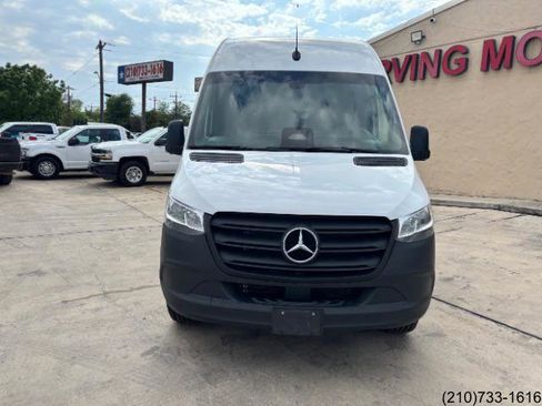 Used 2025 Mercedes-Benz Sprinter 2500 image 2