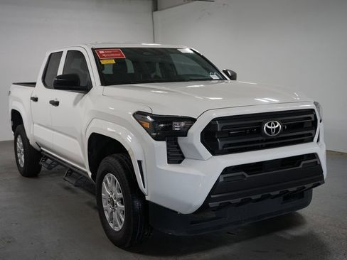 Certified 2024 Toyota Tacoma SR AWD/4WD image 3