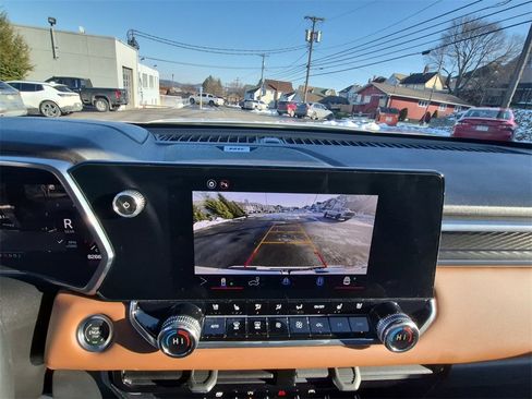 Used 2025 GMC Canyon AT4 w/ Technology Plus Package image 24