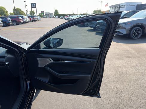 Used 2025 MAZDA MAZDA3 Hatchback w/Premium Plus Pkg AWD/4WD image 17