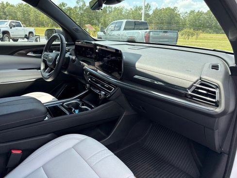 Used 2025 Chevrolet Traverse High Country w/ LPO, Floor Liner Package FWD image 10