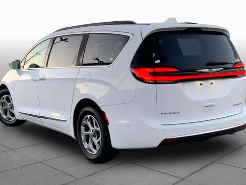Used 2022 Chrysler Pacifica Limited FWD image 11