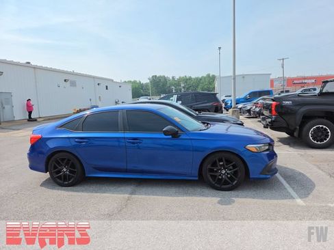 Used 2022 Honda Civic Sport image 2