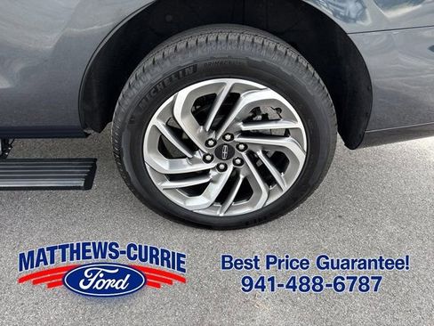 Used 2025 Lincoln Navigator Reserve AWD/4WD image 16